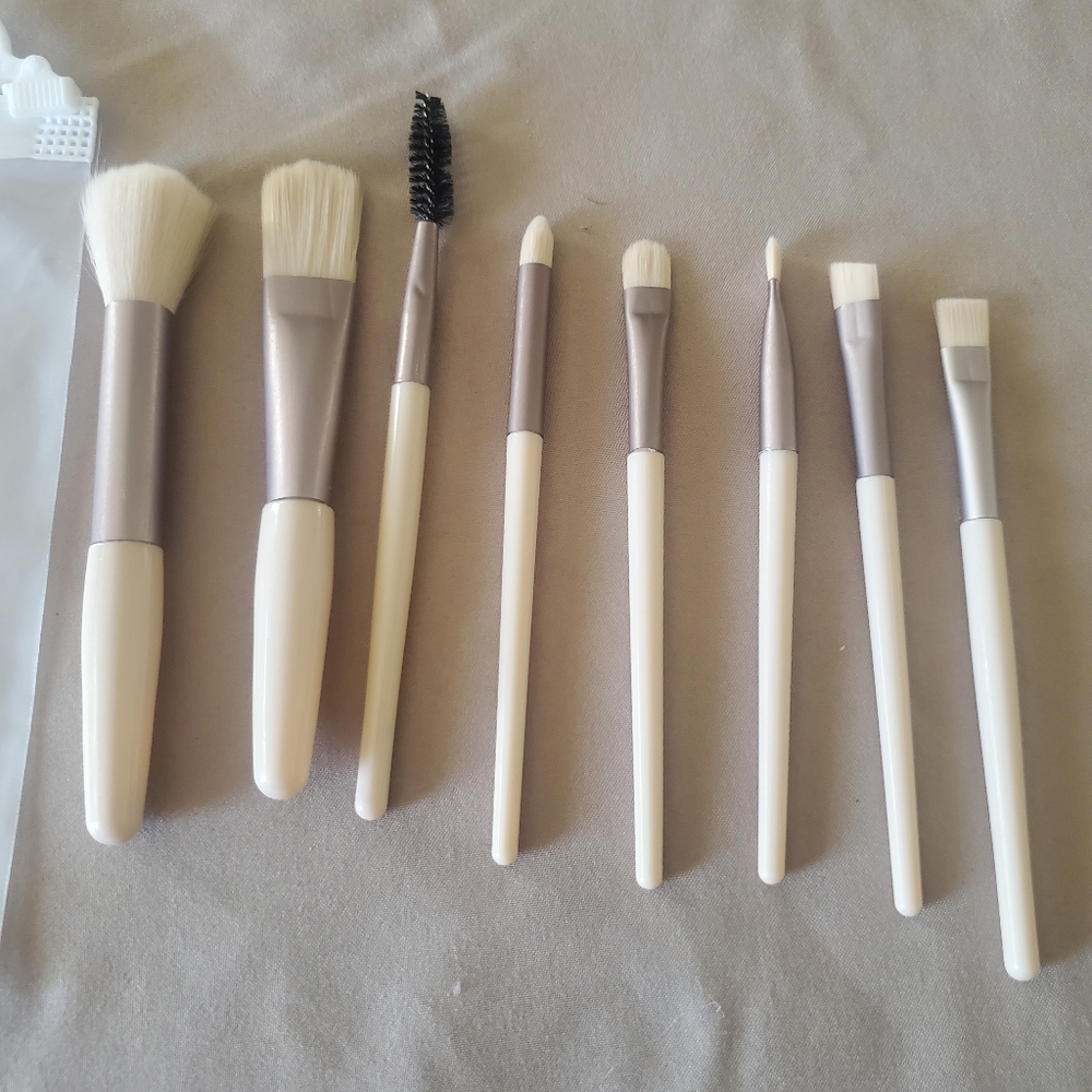 Travel Makeup Brush Set with Pouch